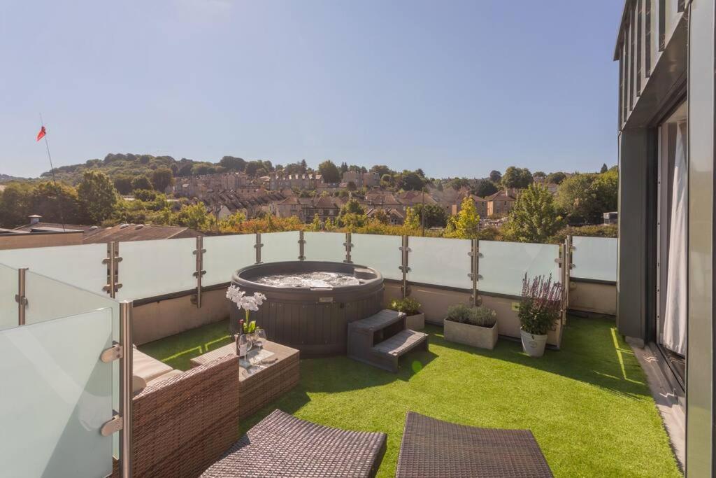 Stylish Penthouse Apartment With Hot Tub Bath Eksteriør billede