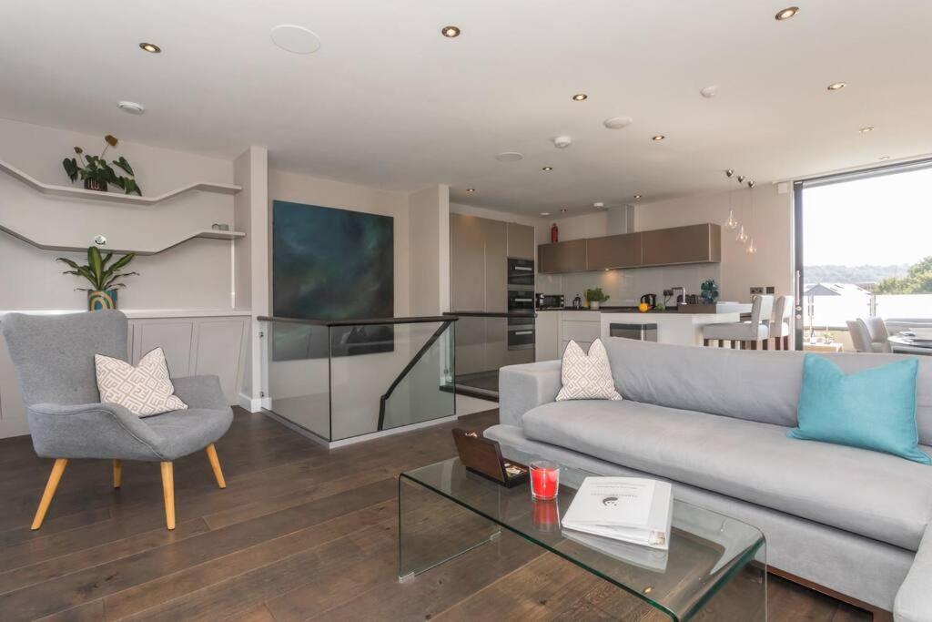 Stylish Penthouse Apartment With Hot Tub Bath Eksteriør billede